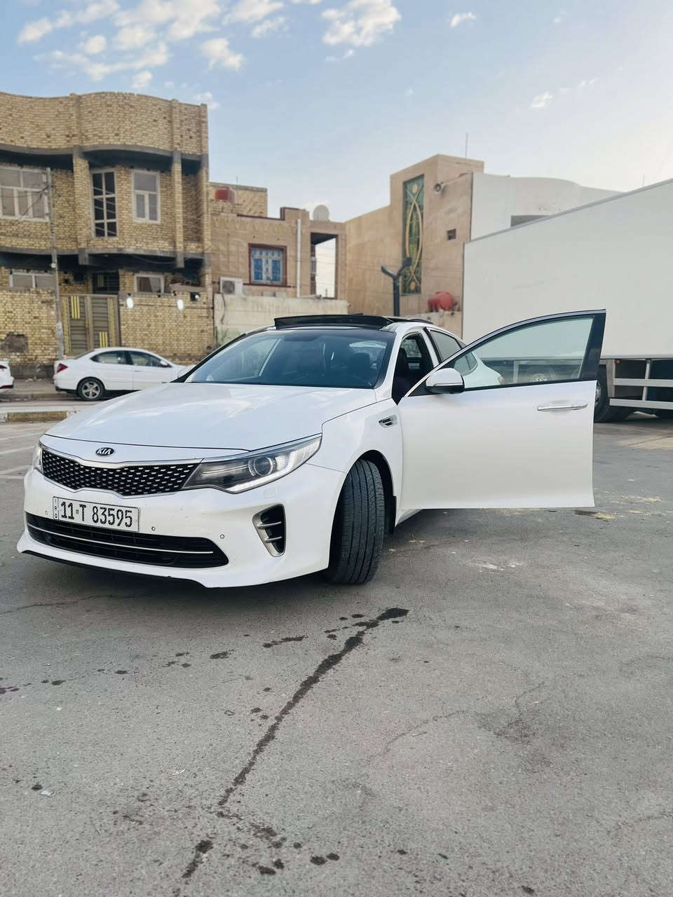 السلام عليكم 
رمظان كريم علينا وعليكم ✨
أوبتيما للبيع موديل 16 جيتي لاين 
السياره مكفوله كفاله عامه رقم بغداد بسمي 
السياره فول مواصفات بنراما مري شفط 
كشنات كهربائيه جلد تبريد وتتفئه بلكشنات
 خزن ميمور تحكمات ستيرن جنطه شفط 
كامرات محيطيه حساسات اماميه وخلفيه 
وبيها بعد هواي مواصفات محرك 2400 
ماشيه 104     مكان السياره الناصريه 
السعر ب169 وبيها مجال 
***********
