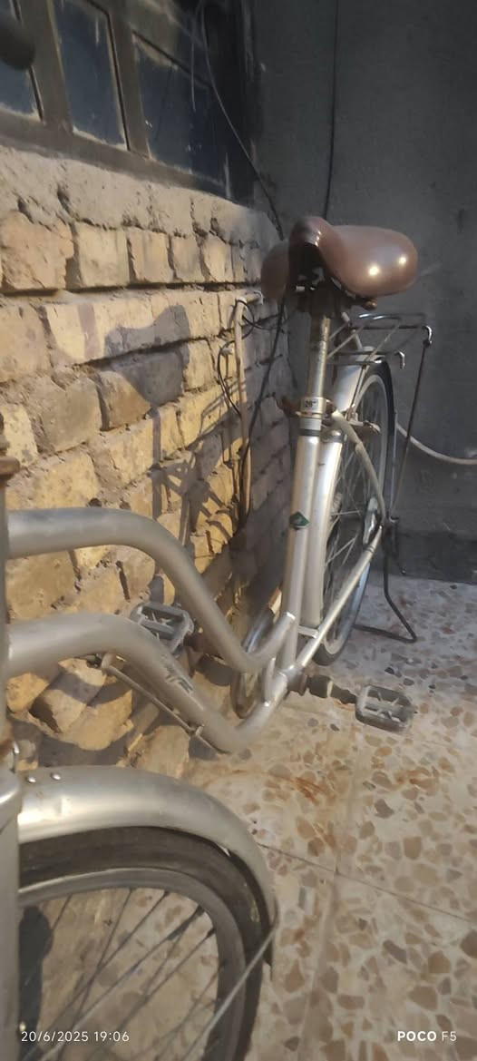 بايسكل سياحي نظيف
حجم 26 
السعر 70 وبيه مجال
العنوان / حي المهندسين
للاستفسار: ***********
