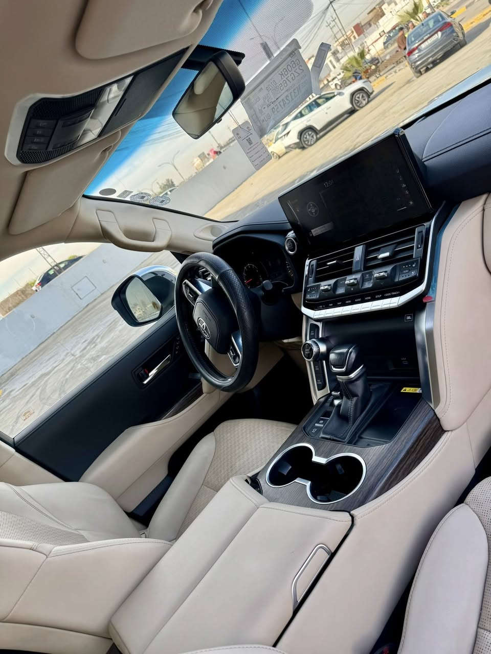 #تويوتا_لاندكروز 
#الموديل / 2022
#المسافة / 25,000 km
#وكاله_جيهان_ضمان_اصلي
#المواصفات / فول 1/1
_ بصمة 
_تشغيل عن بعد 
_ فتحه سقف سلايت
_ كشنات جلد + كهرب 
_ كشنات تبريد وتدفئه 
_ كشنات خزن ميموري 
_ صندوق كهربائي 
_ حساسات امامي + خلفي
_ شاشه كبيره 
_ هندبريك كهربائي

#مكان_السياره / موصل 
للاتصال / ***********
