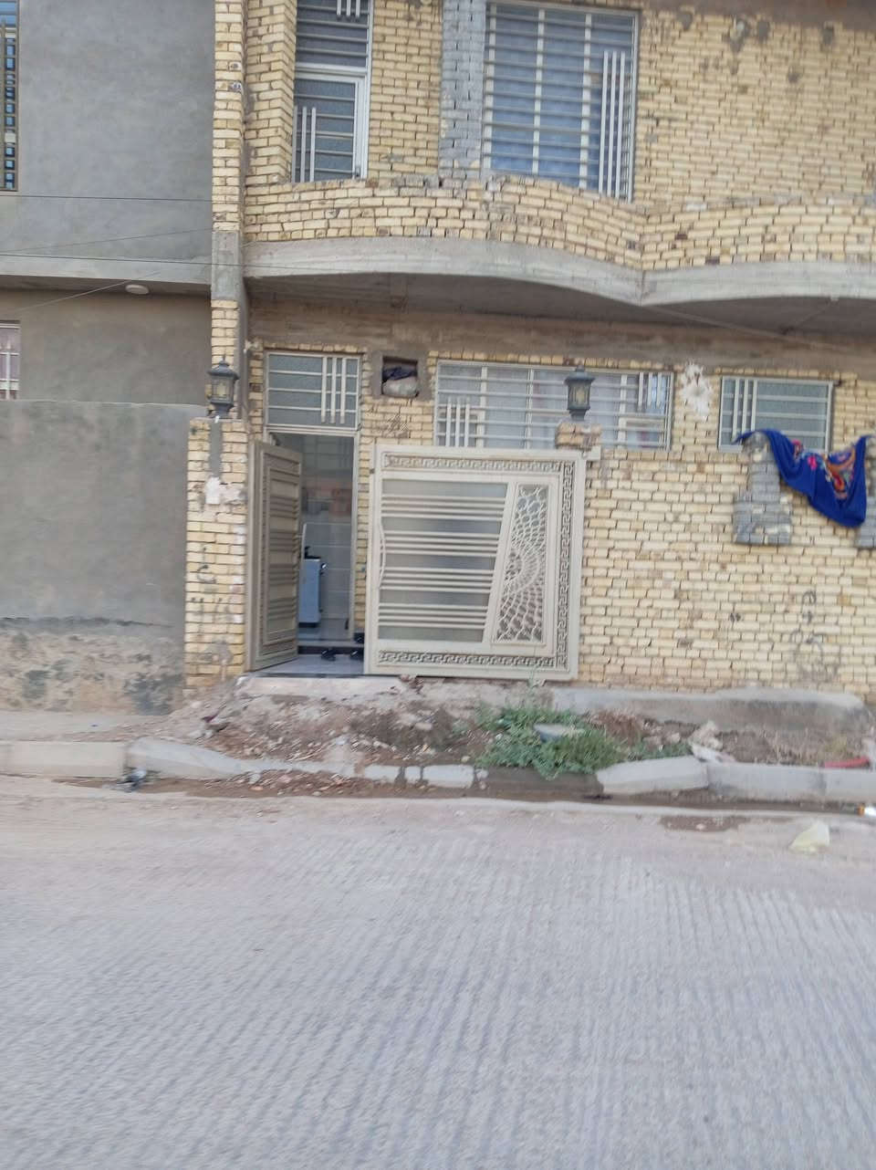 مشتمل للبيع مساحته 100متر مربع بنا حديث فوول مواصفات
الطابق الاول غرفه واصاله واستقبال ومطبخ وحمام
الطابق الثاني 3غرف نوم
حي الجامعه الاستاذه
ملاخظه البيت مطلوب إسكان 35
الاستفسار الاتصال
***********
