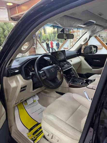 لاندكروز 2024 رقم بغداد GXR 
خليجي مكفوله كفاله عامه ماشيه 15 الف

فول  لمتد محرك 4000 تنفس طبيعي بريم شركة المهند 

بصمه فتحه سقف

كشنات تبريد

4 كامرات حساسات 

3 شاشات 

مغلفه PdF 

السعر 72000 الف

مكان السيارة كربلاء 

‭0771 691 9475‬
