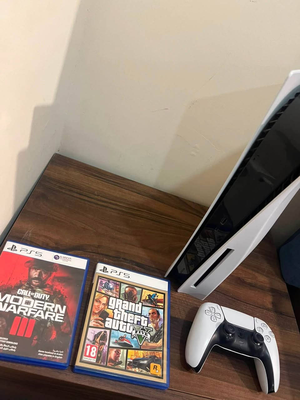 پلەیستەیشن ٥ (PS5 825GB) لەگەڵ ٢ کۆنتڕۆڵەر و ٣ یاری – زۆر خاوێنە

پلەیستەیشن ٥ (فێرژنی دیسک - 825GB) بۆ فرۆشتن. ئامێرەکە زۆر کەم بەکارهاتووە و تەنها لە کاتی پشووەکاندا یاری پێکراوە، بۆیە زۆر خاوێنە و وەک نوێ وایە.
چی لەگەڵدایە:
 کۆنسۆڵی PlayStation 5 (825 GB)
 ٢ دانە کۆنتڕۆڵەری ئەسڵی 
 هەموو وایەرە سەرەکییەکان (کارەبا و HDMI)
 ٣ یاری بەهێز (بە دیسک):
 GTA V (Grand Theft Auto 5)
 Call of Duty: Modern Warfare 3
 FIFA 22
ئامادەیە بۆ یاری کردن و هیچ کێشەیەکی نییە!

Title: PlayStation 5 (825GB) Bundle – Excellent Condition with 2 Controllers & 3 Games
Description:
Selling my PlayStation 5 (825GB Disc Edition) in excellent condition. It was barely used and played only during holidays, so it looks and works like new.
What’s included:
 PlayStation 5 Console (825 GB)
 2 Original DualSense Wireless Controllers
 All necessary cables (Power, HDMI)
 3 Top Games (Physical Discs):
 GTA V (Grand Theft Auto 5)
 Call of Duty: Modern Warfare 3
 FIFA 22
Perfect bundle to start playing right away! أربيل, العراق


**إذا كنت صاحب هذا الإعلان وتريد حذفه لأي سبب، رجاءا أرسل رسالة إلى الدعم الفني**