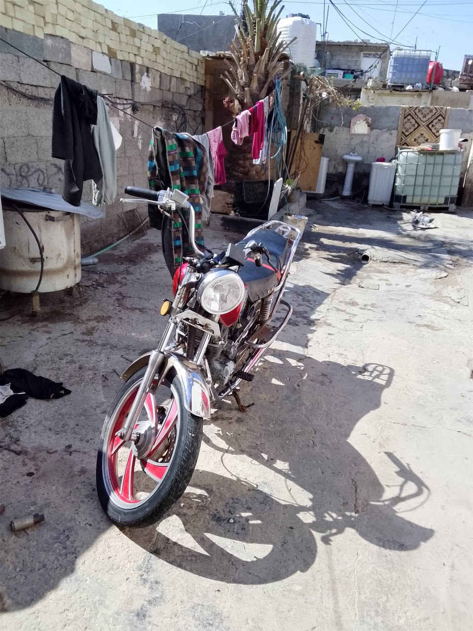 سلام عليكم دراجه جني للبيع دراجه نضيفه ومحركها مكفول دراجه بدون اوراق بس اني اكفلك ياه من صرقه سعرها ٢٥٠ بيها مجال بسيط. للاستفسار ***********
