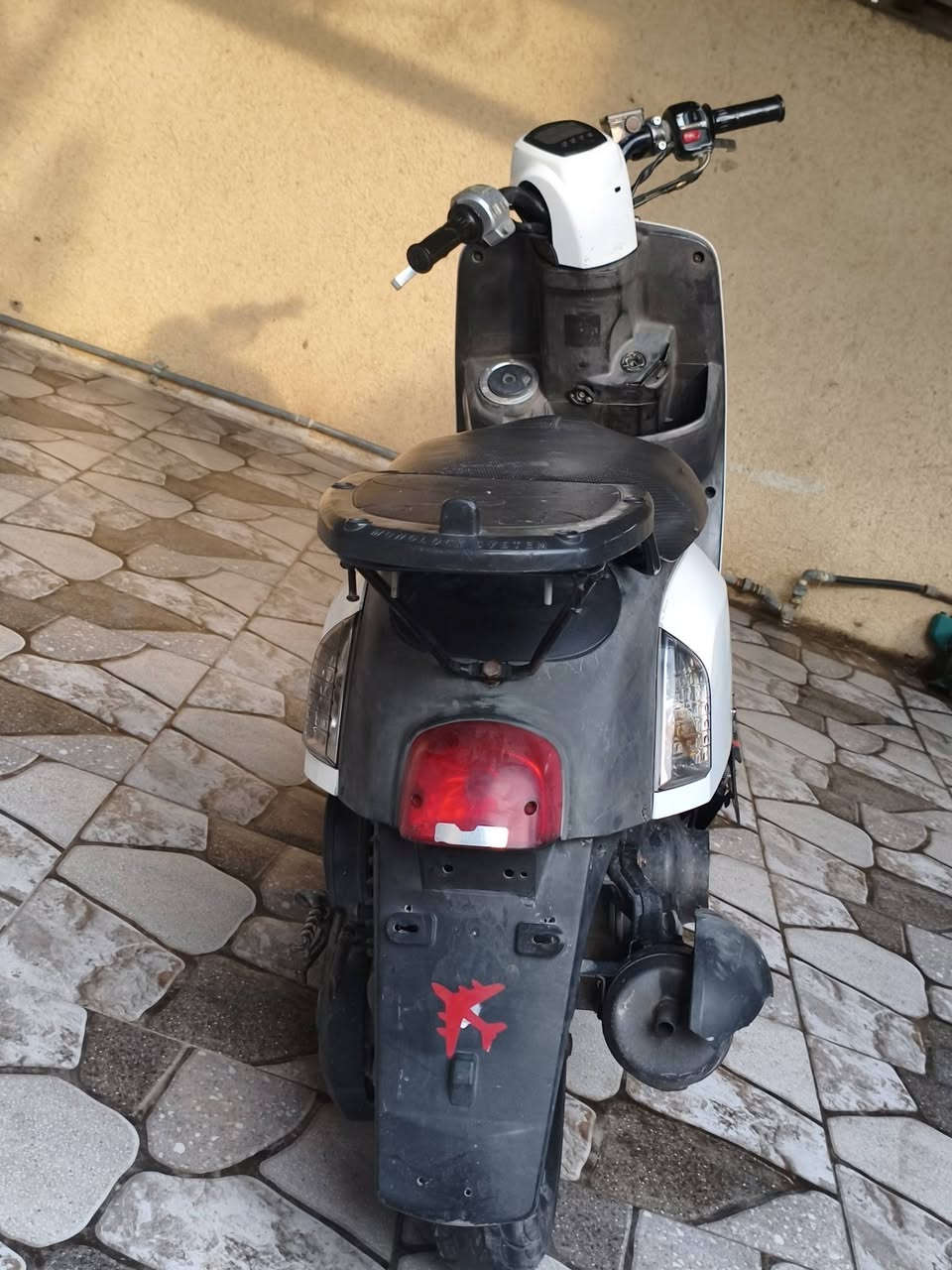 بوليس 2010 نوزل دراجه خير من الله شلعه ومعدل ما مفتوحه سعر 650 بيها مجال بسيط ***********
