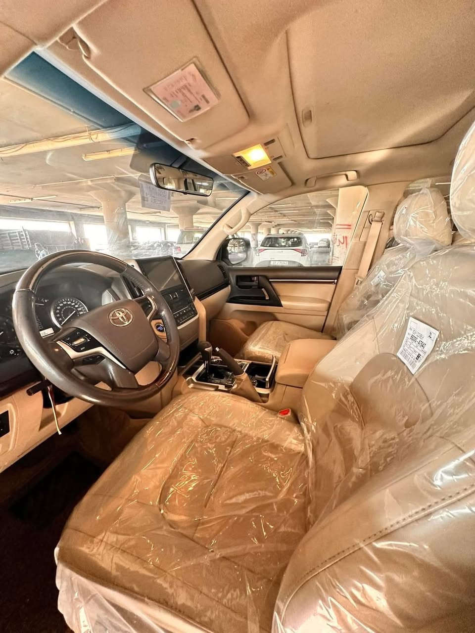 السلام عليكم لاندكروز موديل 2021 
ماشية 146 الف شركات
محرك 6 سلندر  
رقم اربيل باسمي تحويل ثاني يوم 
السيارة كفالة عامة عدا رصعة بلباب خلف السائق  
عنواني النجف 
السعر 510  وبية مجال
***********
