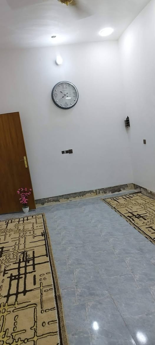 السلام عليكم البيت البيع ميت 100 العنوان بغداد النهروان حي الاحرار  القطعه مصفره السعر الرقم ***********
