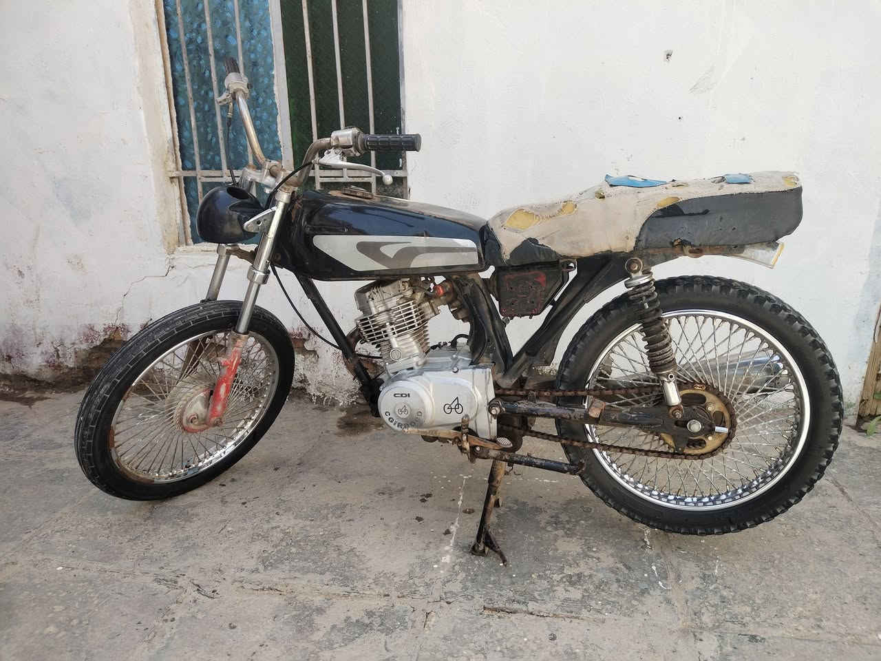 دراجه موديل 16 أوراق كامله
سعر 275 وبيها مجال الشراي مكان قضاء الرفاعي مقابيل مصرف هذا رقمي ***********
