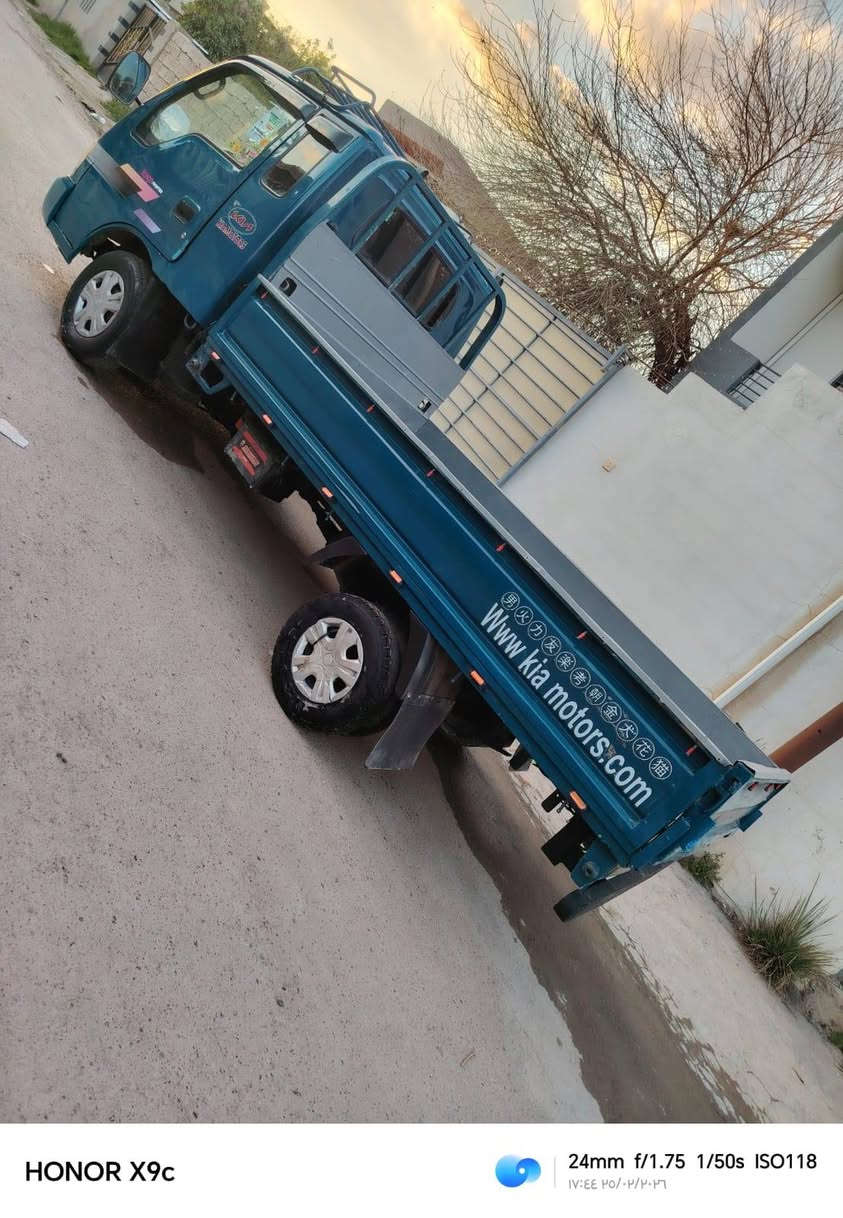 السلام عليكم 
كيا أم عيون رقم بغداد دولي للبيع 
هزة وفحص وسنوية ورقم جديد بأسمي 
كير ومحرك آكسل شاصي مكفول 
صدر ومشط وباور ستيرن خير من الله 
قمارة قلاب ام الحاكية 7جنكال 
السيارة ابلادية فقط الهلالات صبغ 
السعر 77 
مكاني بلد طريق السيد محمد 
للاستفسار  ***********
                ***********
