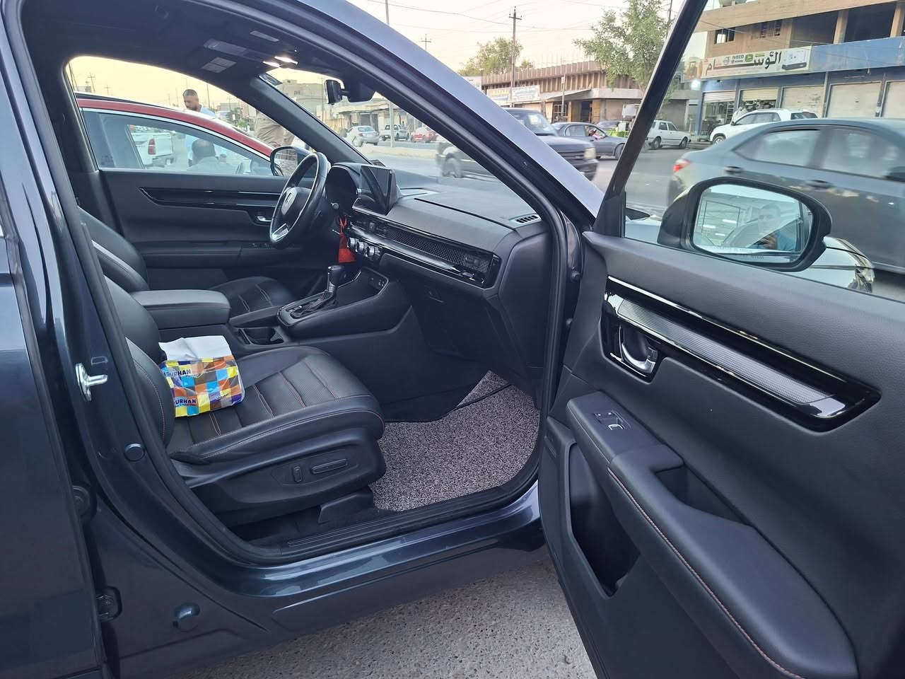 السلام عليكم 
CRV sport torng ,,موديل 2023 رقم صلاح الدين / انكليزي /  والسياره جاهزه و تحويل اشوكت اتريد 
والنظافه فول حادثها امامي خفيف وبالصندوك خفيف هاي صورها السعر 220$ وبيها مجال ويرهم مراوس حسب  القناعه
للاستفسار ***********
والخاص مفتوح
