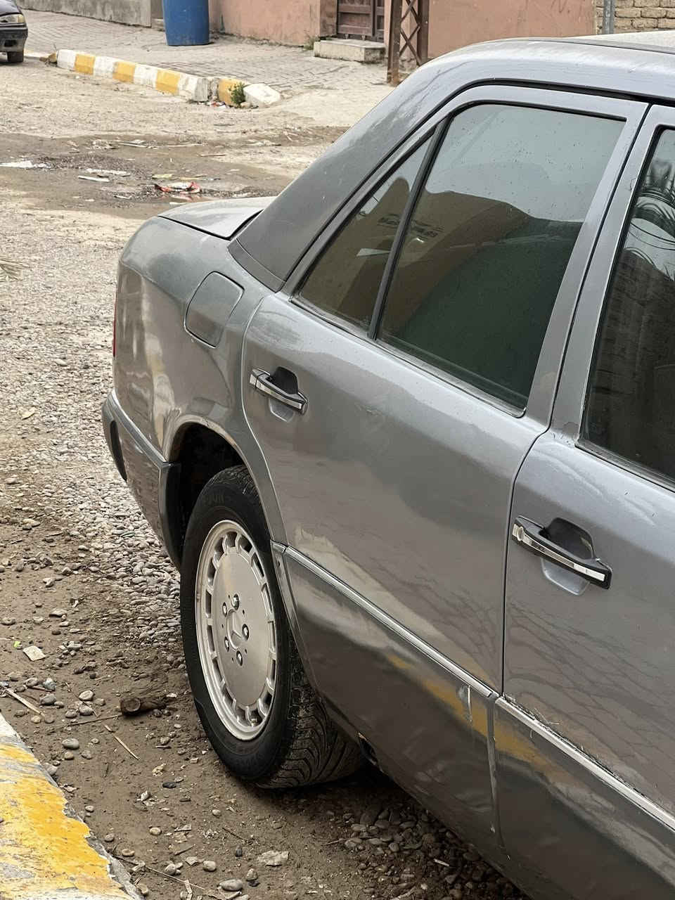 مرسيدس دب موديل 1988 محرك بلادي عنكبوت سياره صفاحه حلوه داخله حلو عايزه ترتيب رقم بغداد الدولي بسمنه صدره جاهز مبدل جديد مكاني سامراء بسعر53 ورقه لل استفسار اتصل وتدلل ***********
