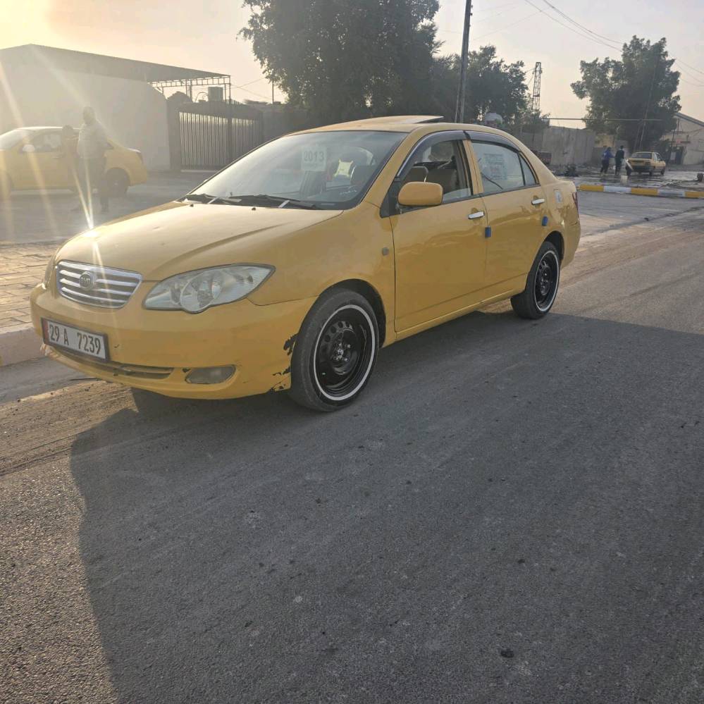 سلام عليكم ابيوادي موديل 2013سياره مكفوله من ضربه وصبغ مكينه وكير مكفولته تخم تاير جديد صدر مامي وخلفي جديد تبريد دفهه شغل رقم واسط تحويل مباشر سنويه جديد هزه جديد مصفره هيه وغرمات السعره 48مكاني بغداد بلديات وهذ رقمي ***********