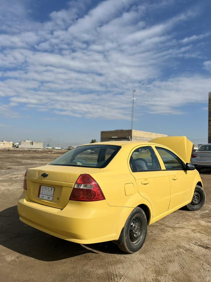 السلام عليكم 
أفيو 2009 
مصفرة من الغرامات. 
محرك  1400 
نضافة مثل ما موضح ب صور. 
السعر 50 وبيه مجال بسيط 
العنوان الديوانيه الحمزة الشرقي 
للتواصل ***********
