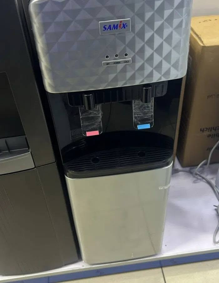 براد مياه من ماركة SAMIX
جديد بلكارتون
اللون فضي 
95الف مع توصيل  قفل


**إذا كنت صاحب هذا الإعلان وتريد حذفه لأي سبب، رجاءا أرسل رسالة إلى الدعم الفني**