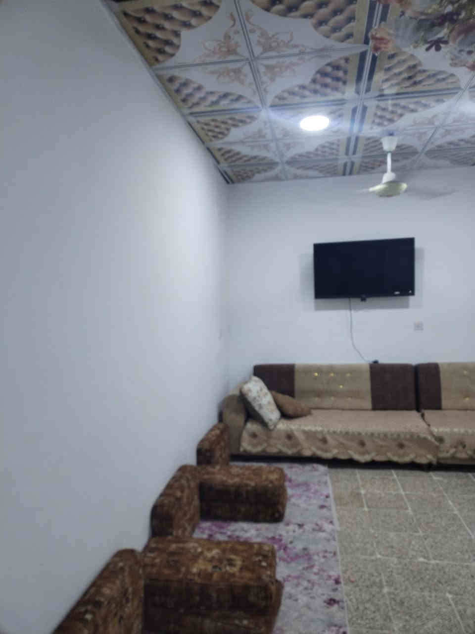 #اللهم_صل_على_محمد_وآل_محمد

بيت طابو صرف فى #منطقه القشله الصوب الصغير طابق ونص المساحه  ١٠٠ متر ركن قرب الشارع العام يتكون البيت من
#الطابق الأول 
غرفتين وصاله ومطبخ واستقبال وصحيات داخليه
الطابق الثاني غرفه
#السعر   ٨٢     مليون قابل للتفاوض
#للاستفسار اكثر مراجعه مكتب الدرر او الاتصال
                    ***********
              *********** #مكتب_الدرر_للعقارات
