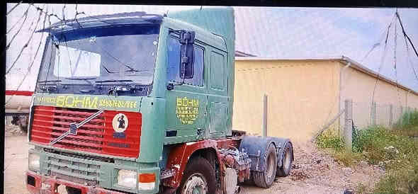 السلام عليكم فولفو F12 للبيع موديل 92 سنكل خلفي مزوج دشبول فر محرك 122 لا تنقيص ولا تبخير كير 3*3. لا كسر ولا فطر مظروبه باج بطن تخم تاير رقم صلاح الدين الماني مربوطه فلات جوانب متحركه اربع محاور سنويه تنتهي لل 28 للاستفسار ***********
