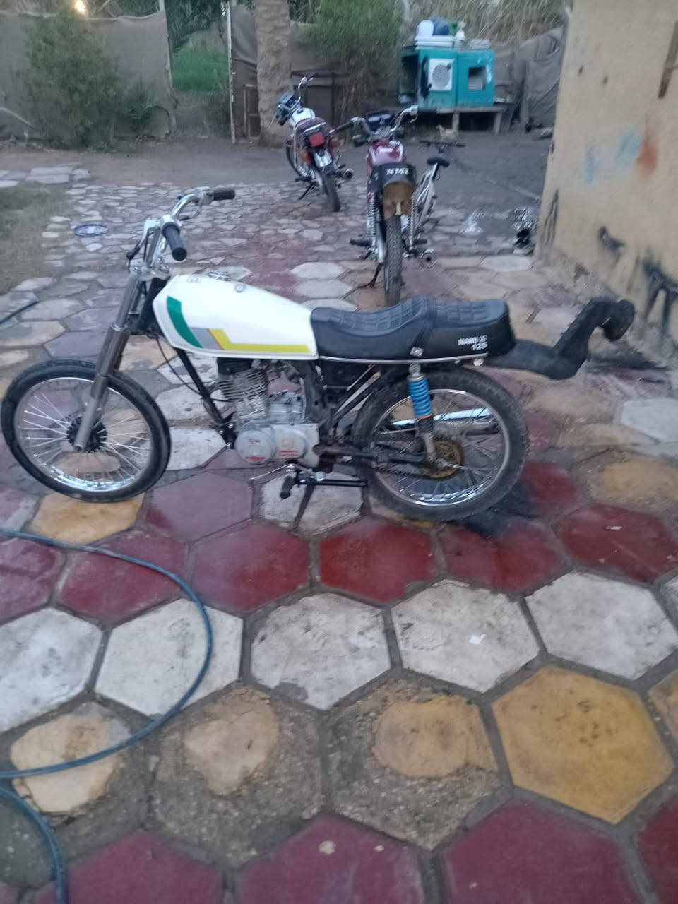 السلام عليكم للبيع اربعه كير كلك تعمير جديد مكينه تايكر ٢١وباقي الغراض كله 24 السعر 400وبيها مجال شراي اتصل ‏‪0771 674 4989‬‏
