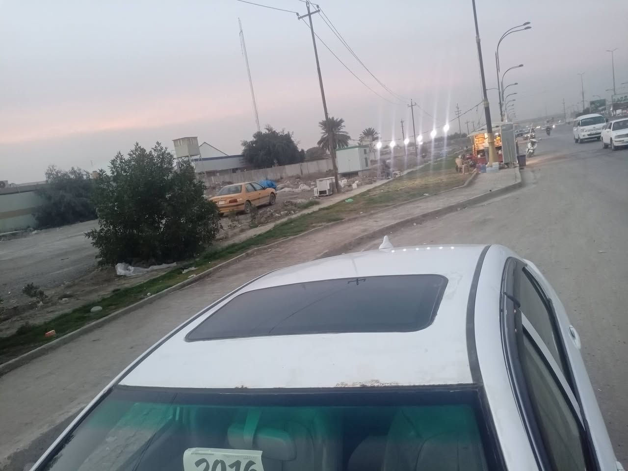 السلام عليكم بي واي دي 2013
سياره كفاله عامه طخه بصف الدور مال الباب بجهه وراء السائق مكينه وحداديه وتخم تاير كله جديد معروضه ب 43 وبيها مجال مكان السياره بابل والاستفسار على الخط 
***********
