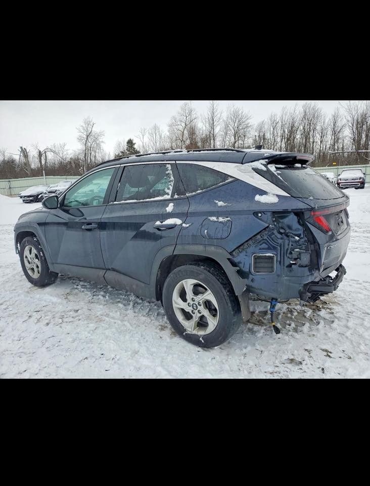 🚙 عرض سيارة – استيراد أمريكي
✅ مشمولة بامتياز كتاب الشهداء

📌 المركبة: 2024 Hyundai Tucson SEL
📌 الحالة: Run & Drive (المحرك يعمل والسيارة تمشي)
📌 المصدر: مزاد أمريكي

🔹 أهم المميزات:
• محرك اقتصادي واعتمادية عالية
• شاشة معلومات وترفيه حديثة
• كاميرا رجوع خلفية
• حساسات ومساعدات قيادة
• تجهيزات فئة SEL

📍 الموقع: السيارة حالياً في الميناء وجاهزة للاستلام

💰 السعر: مناسب وقابل للنقاش
📞 للتفاصيل أو الحجز تواصل عبر الخاص
***********
