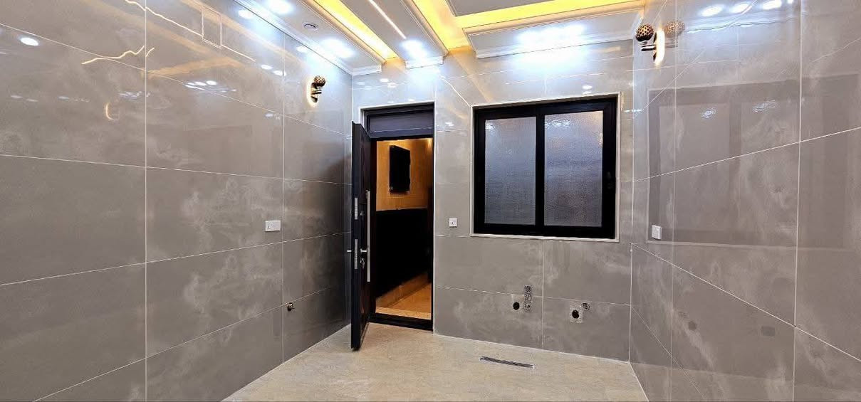 دار للبيع 150 متر حي الجامعة شارع 20 قطاع 26 بناء زيرو طابقين 
يحتوي على 4 غرف نوم وصالتين ومطبخ حار وبارد واستقبال ومنور عدد 2 مع شلالات وحدائق داخليه الغرف نظام سويتات واجهة بورسلين ارضيه مرمر السقوف جمس بورد كهرباء بوري ارضيه رفت 

__العنوان المكتب /النجف الاشرف _حي العدالة _شارع المستوصف 
 
نستقبل جميع العروض التجارية في كافه احياء النجف اداره مكتب الميار للعقار 

🟨للاستفسار الاتصال على الرقم التالي او مراسلة الصفحة 
 
📞 عباس الجنابي ***********
📞عباس هاتف الشايب ***********
