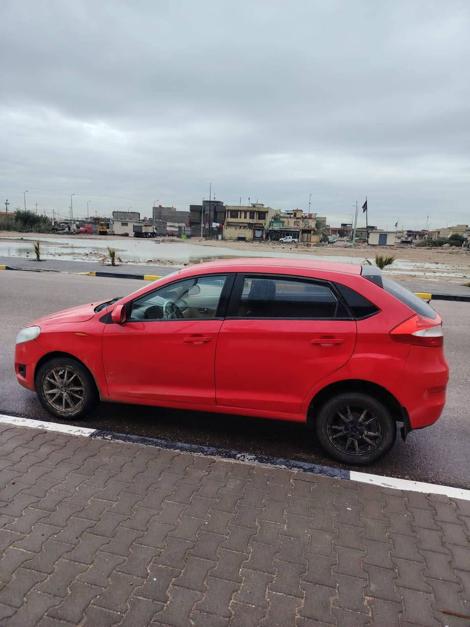 سياره شيري فلاوين 2013
سنويه منتهيه 2018
مكينه وكير بلاد وخير من الله
مصبوغا جماليه أثر جراد 
السياره جاهزه راعي موجود + براء الذمه موجود شرط
 التحويل مكان السيارة بصره كرمه علي 
*********** البصرة, العراق
