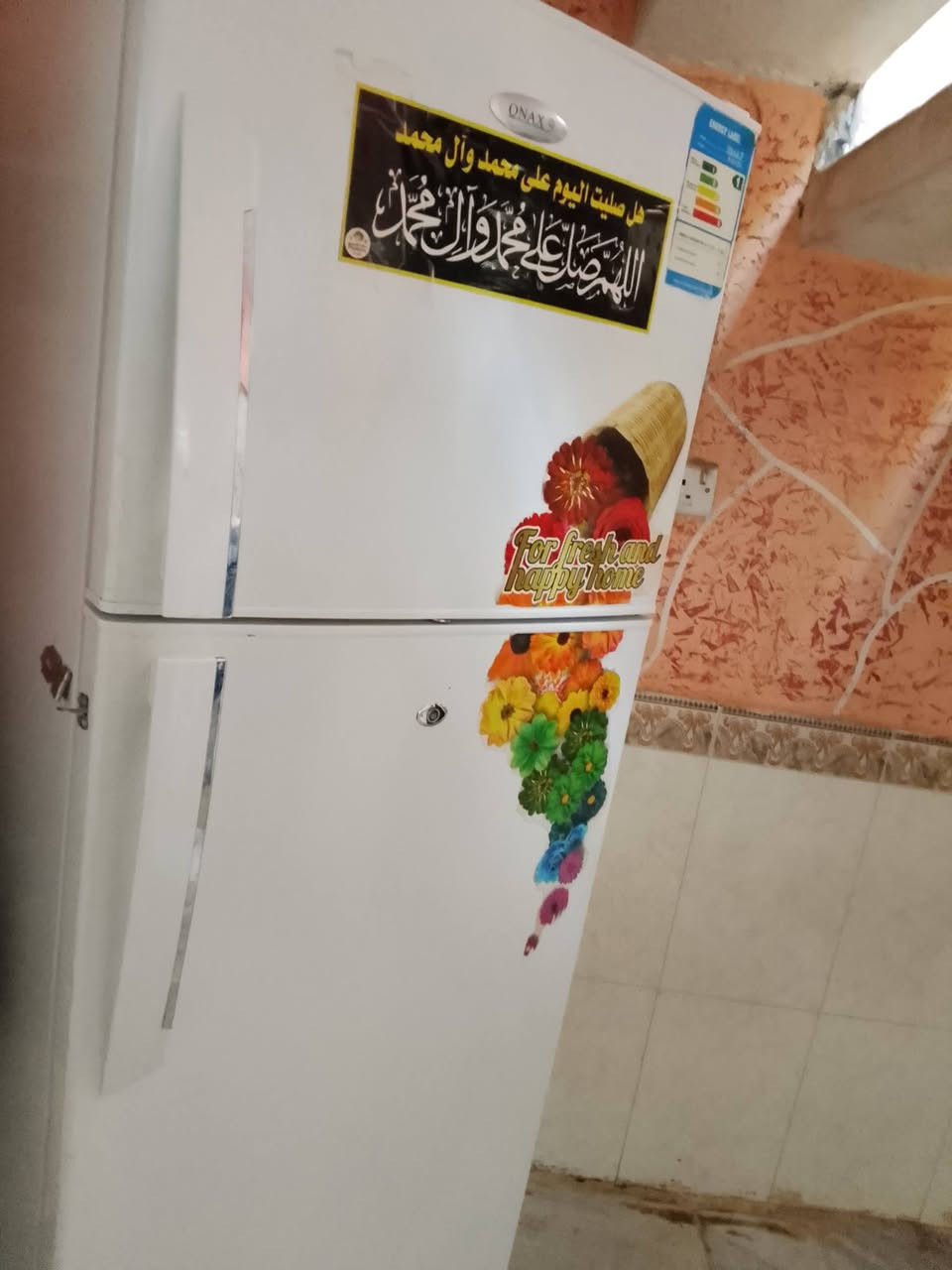 السلام عليكم عندي ثلاجات إثنين للبيع وحده حجم وسط وحده جبيره و مبرده بلاستك استعمال قليل الاستفسار ع خاص او ع رقم ***********موجود واتساب
