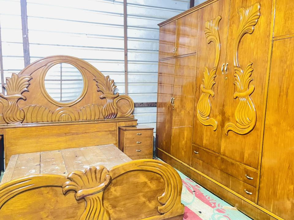 غرفه اخشاب للبيع ست ابواب ملحق صاج داخل وخارج شغل تزكام ضهر جرجوبه مال العاءله السعر ٧٠٠الاتصال على الرقم ***********متواجد واتساب وعندي توصيل
