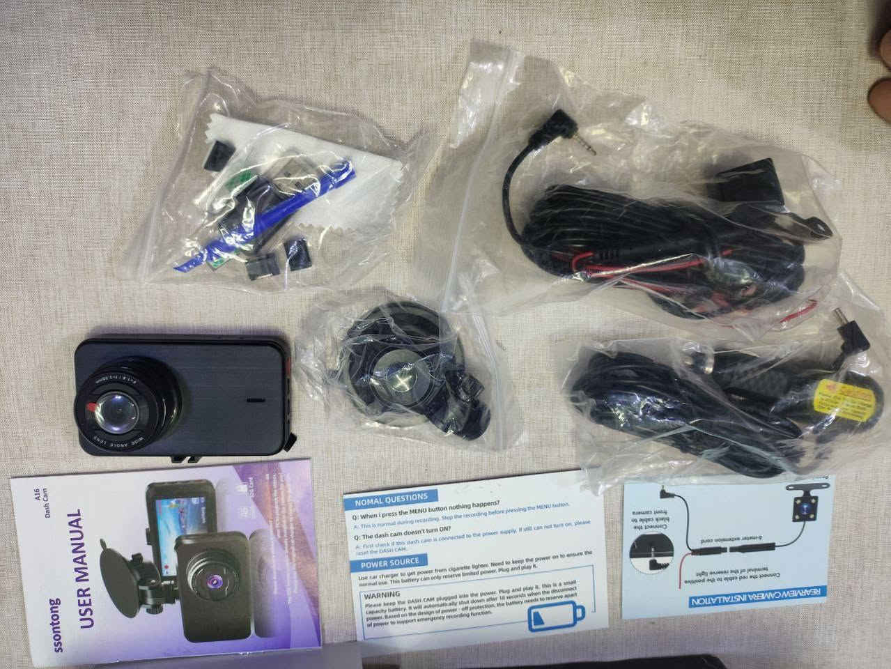 داش كام خصم سعر 35 الف ا ول تم  اخر قطعه امامي خلفي
داش ماركه حقيقي مع رام اصلي 
تعمل بدقة HD 1080p

- مقاومة للماء 

- شاشة 3 بوصة عالية الدقة وثلاث عدسات قابلة للتعديل 

- خاصية التسجيل المتزامن للصور الأمامية والخلفية  هذه الميزة بتسجيل الحوادث والمواقف في الطريق اثناء قيادة السيارة 

- إمكانية اكتشاف الحركة حيث تقوم هذه الكاميرات ببدء التسجيل اذا تم اكتشاف الحركة في الكاميرا 

- تمتلك مستشعر G يقيس مقدار التغيرات الحاصلة في السرعة أثناء قيادة السيارة 

- ذاكرة البطاقة الداخلية 32 G وعندما تكون البطاقة ممتلئة ستتمكن من خاصية التسجيل الحلقي

- يتم تسجيل كافة المعلومات وتسجيل الفديو في بطاقة الذاكرة  في الكاميرة

- خاصية عرض صورتين في نفس الوقت على الشاشة باستخدام خاصية ال pip

- خاصية تسجيل الصوت اثناء تسجيل الفديو 

- تحتوي الكامرة الخلفية على عاكس 100 درجة 

- تحتوي الكاميرة الداخلية على عاكس 140 درجة
وهذا يعني ان الكامرة قادرة على تغطية رؤية بزاوية 140 درجة
35الف


**إذا كنت صاحب هذا الإعلان وتريد حذفه لأي سبب، رجاءا أرسل رسالة إلى الدعم الفني**