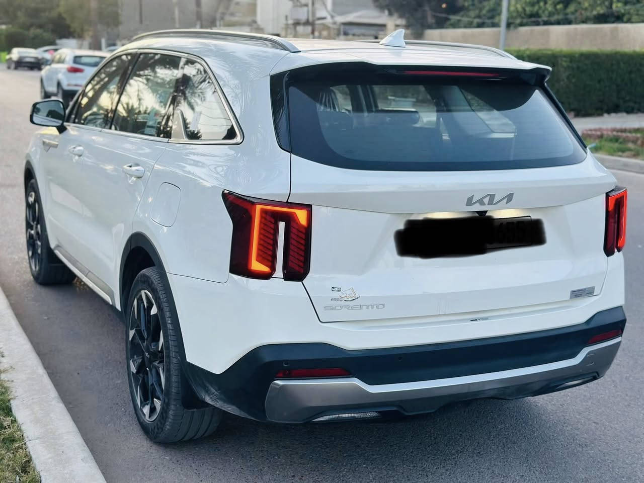 السلام عليكم
كيا سورنتو 2025 #للبيع خليجي مكفولة كفالة عامة 
ب أسمي تحويل ثاني يوم
 ضمان شركة المجموعة الدولية

ماشية 39200 km لون ابيض

 رقم بغداد

باسمي تحويل مباشر

المواصفات : 
كير ماوس
هندبريك دكمة
بردات
شاحن وايرلس
جام كهربائي اوتو
7 راكب
مراية السائق اوتو
حساسات امامية و خلفية

كاميرا خلفية

محرك 6 سلندر 

كراسي جلد تو كلر

ويل  20

كراسي كهرباء

إنارة محيطية

صندوق كهرباء

نظام كار بلي 

تبريد خلفي 

مري شفط

وبعد بيها مواصفات 

السعر 48،500،000 مليون دينار وبيها مجال بسيط

للاستفسار والتواصل

*********** — ***********
