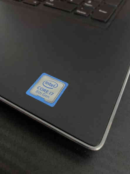 كرت 6GB خارجي وبسعر مغري
مو بس هاي معالج : CORE i7 8850H 
كرت : NVIDIA QUADRO P3200 6GB
ورام : 16GB DDR4 
وحجم 17.3 FHD 
وتخزين : 256GB SSD M.2

وطبعا محد راح ينطيك شاحنة اصلية بقدرة 240W وياها 

المحلات تنطيك شاحن تجاري بس اني انطيك الاصلي يلي يخلي اللابتوب بكامل قوته بدون اي فقدان لقدراته

كيبورد ضوئي - بطارية ممتازة - نظافة 97% نفس الصور 

ميحتاج اكلك يشغلك كل برامج الهندسة والالعاب
بدون استثناء!!

ضمانك؟ 10 ايام من اي خلل استبدال 
بطاريتك؟ ضمانها ساعتين فما فوق وتطول وفق تجربتي اكثر من 4 ساعات متواصلة 
ملحقات : حقيبة + ماوس + ماوس باد + شاحن
سعر شامل التوصيل: 624 الف دينار
تواصل وياية واتساب واشتريها : ***********
