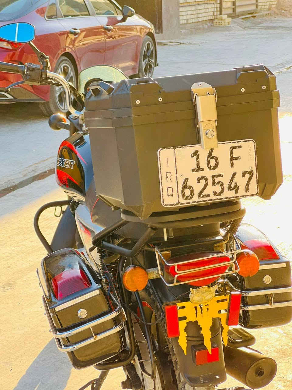 يالله 
بوكسر 22 طالعه ب 23
دراجه نظيفه واحلا من الصوره
مكينه بحاله جيده لاتنقيص لا تبخير
كهربائيات كامله +جنط +صندوگ
رقم أنگليزي  وسنوية دراجه مشروع وطني وباأسمي 
تحويل وين متريد وشوكت ميعجبك السعر 1900
وبيها مجال بسيط للاتصال ***********
