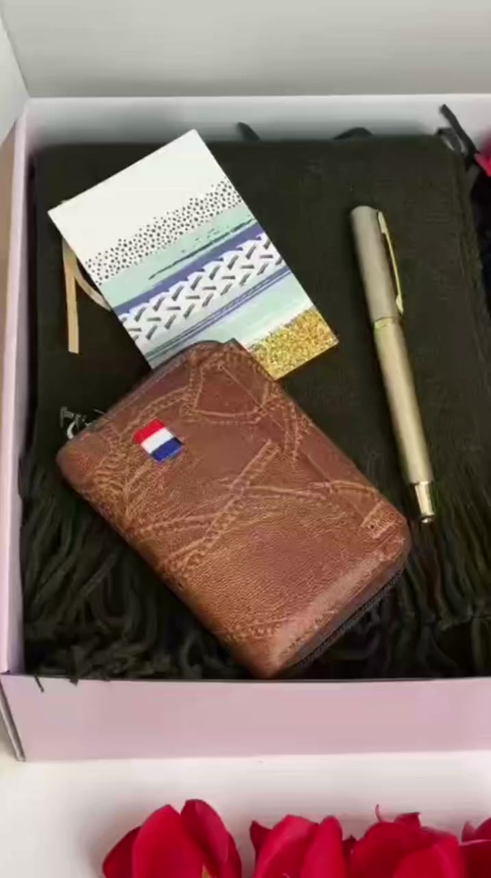 "🎀🔔 هدايا راس السنة الميلادية 🎁🎁

بوكس سكارف تركي 🇹🇷 رجالي انيق وخامة عالية الجودة ❄️🎁
خامة ثقيلة تصميم انيق الوان متعددة ❄️😱

حافظة جلد بتصميم كلاسيكي وأنيق 👛

حبر جاف من طراز Scrikss Knight مصنوع في تركيا. ✍️

هدية مميزة لاخوج او والدج او زوجج او ابنج او اي احد من اقاربج ♥️♥️

😘 كارت العبارة حسب طلب ك/ج 😱

سعر البوكس ٢٠ الف


**إذا كنت صاحب هذا الإعلان وتريد حذفه لأي سبب، رجاءا أرسل رسالة إلى الدعم الفني**