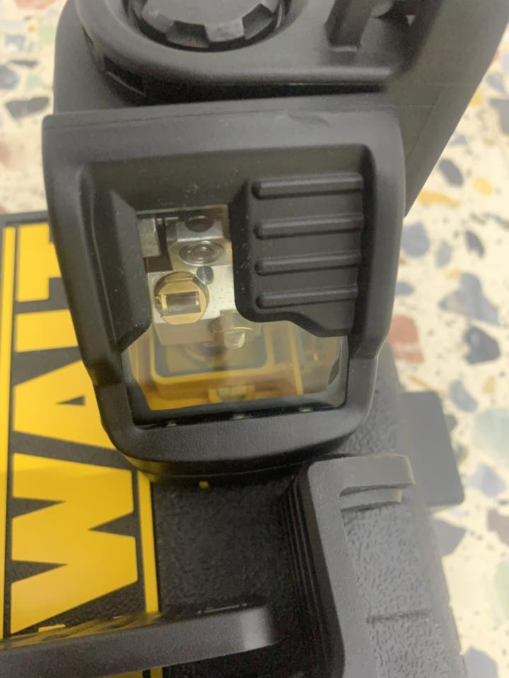 للبيع
لفل ليزر 🔴احمر
ديوالت مستعمل جدا قليل 
كامل ملحقات 
نظافه 99  ٠/٠
السعر ١٢٠ الف 
بغداد  
واتساب ***********
