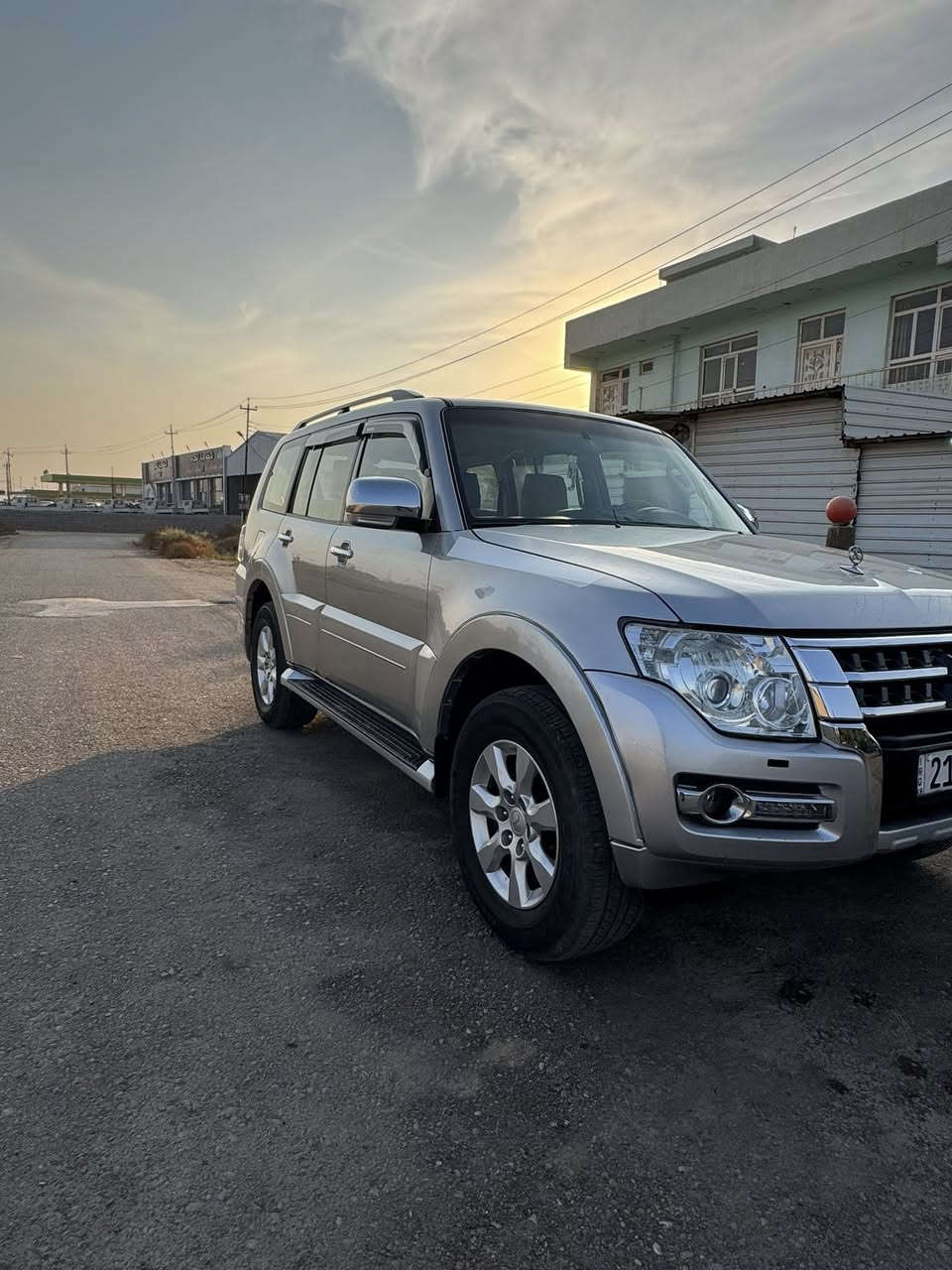 🔥 باجيرو 2018 – وارد خليجي GLS– مكينة3500 (المرغوبة) – نظيفة جداً
للبيع استعمال نظيف ومشي حقيقي.
 الاتصال على الرقم ***********
✔️ المواصفات:

 • محرك 3500 القوي والمرغوب
 • تحكمات ستيرن
 • كشنات مخمل
 • حساسات خلفية
 • كاميرا خلفية
 • داخلية بيج
 • زينون عالي/واطي
 • LED نهاري
 • مرايا كهربائية + إشارة بالمرايا
 • ثلاثة قطع تبريد
 • 7 راكب
 • فورويل دبل كير
 • كروز كنترول
 • رقم بأسمي سنوية وهزه ورقم كله جديد
📍 الموقع: بعد مرور الحسينية/ مطعم ضفاف دجله الشارع العام 
السعر ١٨٠ $ وبيها مجال بسيط 
📞 للاستفسار ***********
