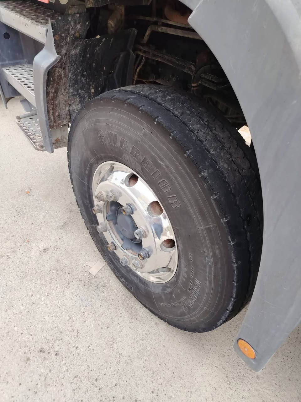 للبيع او مراوس تايرات ٢٢ ونص ار ١٣ ويلات كروم ***********  ***********
