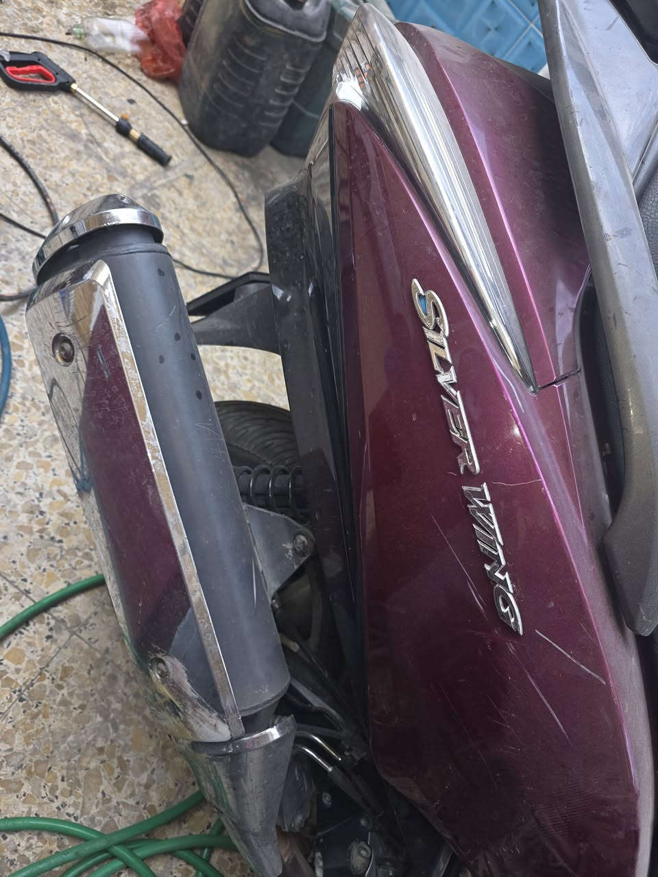 سلام عليكم مرخصت الكروب المحترم دراجة سلفر ونج جيتي محرك 400 دراجة متروكة صالهة  شهر ونص  هيج دراجة تحمة بس فول واني مالي خلك اصلحهة ابيعهة علا وضعهة للاسفسار اكثر اتصل وتدلل الرقم ***********
