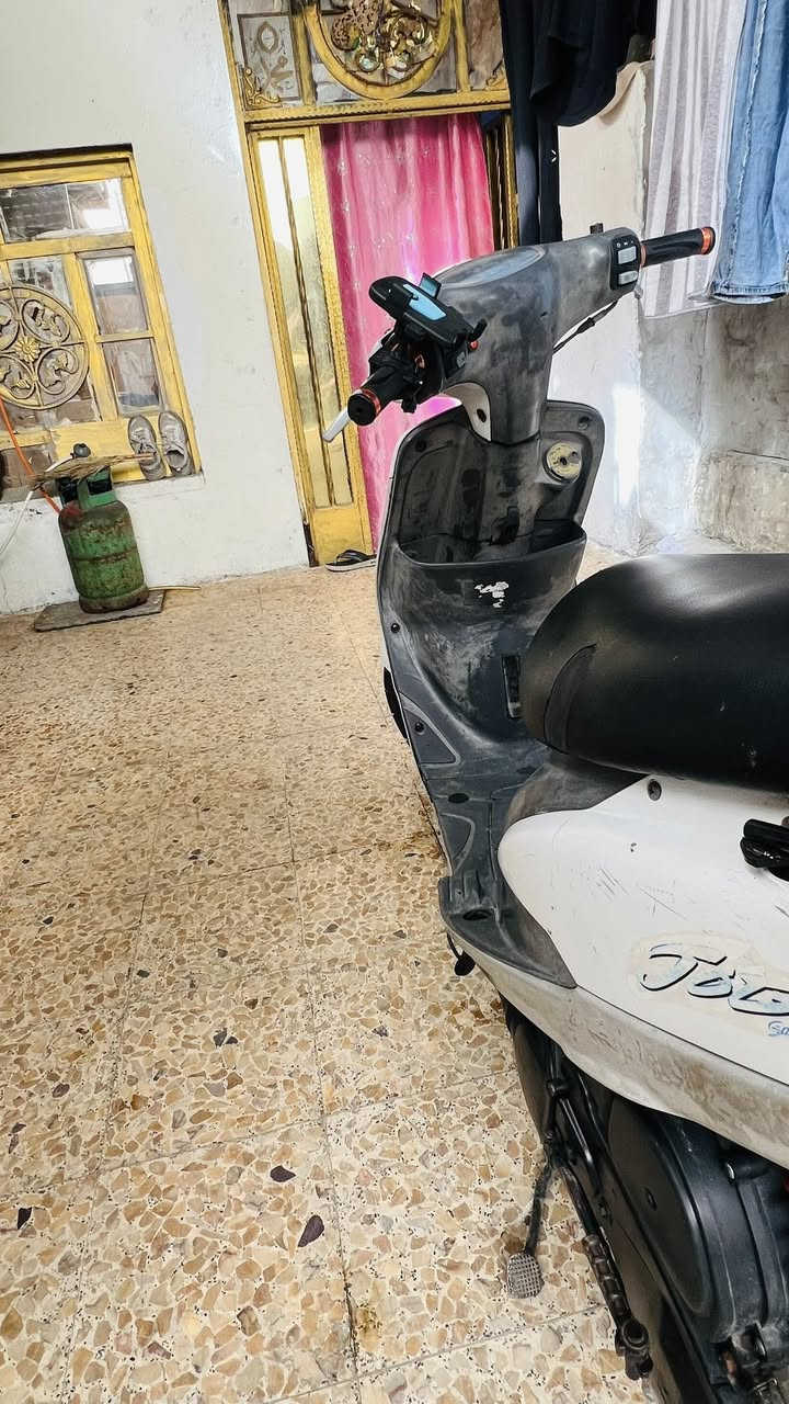 السلام عليكم الدراجه نضيفه وشغاله كهربائيات كلها جاهزه مفتوحه مره وحده ومكينه ناعمه ما مبينه العنوان البصره حيانيه شراي اتصل على رقم ***********
