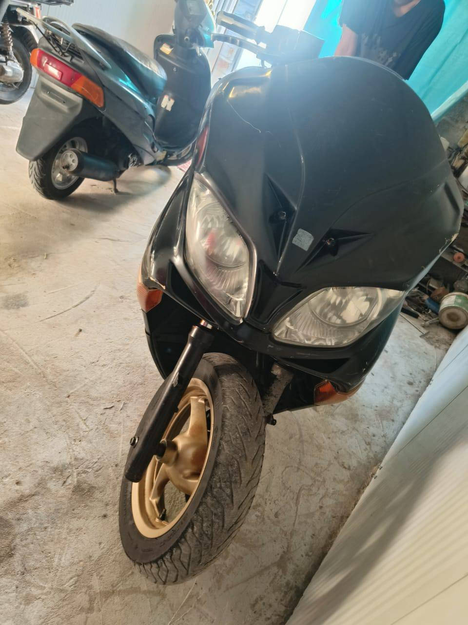 السلام عليكم فورزا 09 ابيع كوم حديد دراجه شغاله وتمشي ماكينه ناعمه كهربائيات كلها شغاله دراجه بيها نقص كفرات ***********
