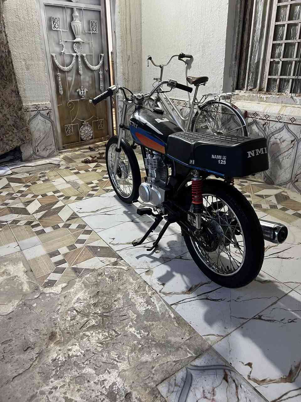 مرحبا شباب دراجه نامه اصلي كلك كلك كلك هستوه معمره مصارله هواي بس متروكه دراجه مكينه نامه اصلي بلاد برقي ممفتوح بيه شرط اذا مفيلسه تاخذه بلاش سعره٥٥٠مكاني ناصريه الغراف وشراي يشلع عيوني وهاذه رقمي ‭٠٧٨٠ ١٤٥ ٦٢٨١‬
