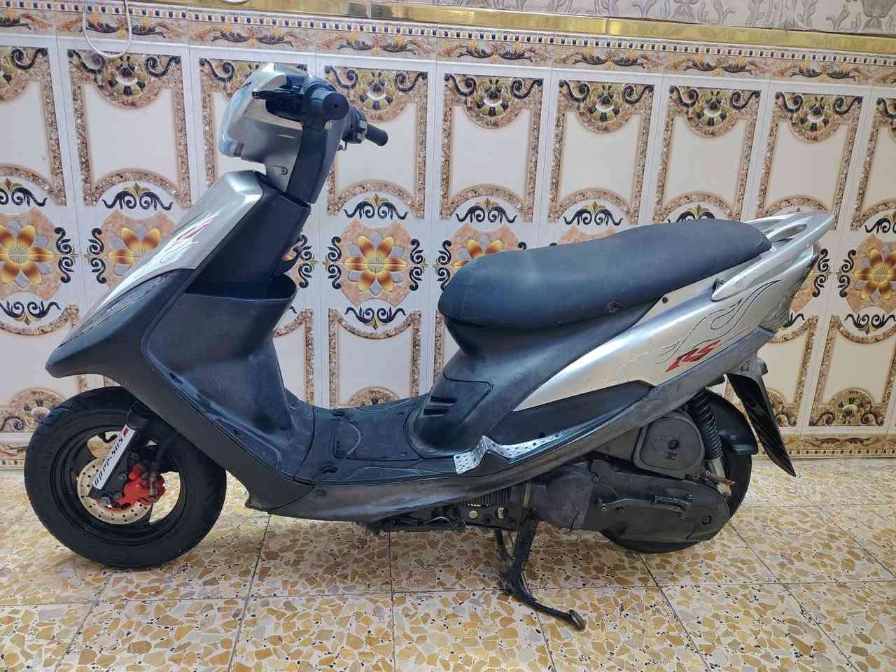 السلام وعليكم دراجه ماكس عدله سرعه 120
الدراجه مكفوله كفاله عامه لا ضرر ولا شي
دراجه متروكه،بالبيت السعر 800 وبيه مجال حك الجيه
عنواني بغداد مدينه الصدر الحميديه رقم الهاتف ***********  اتصل وتدلل
