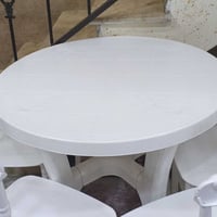 ميز • ٤ كراسي