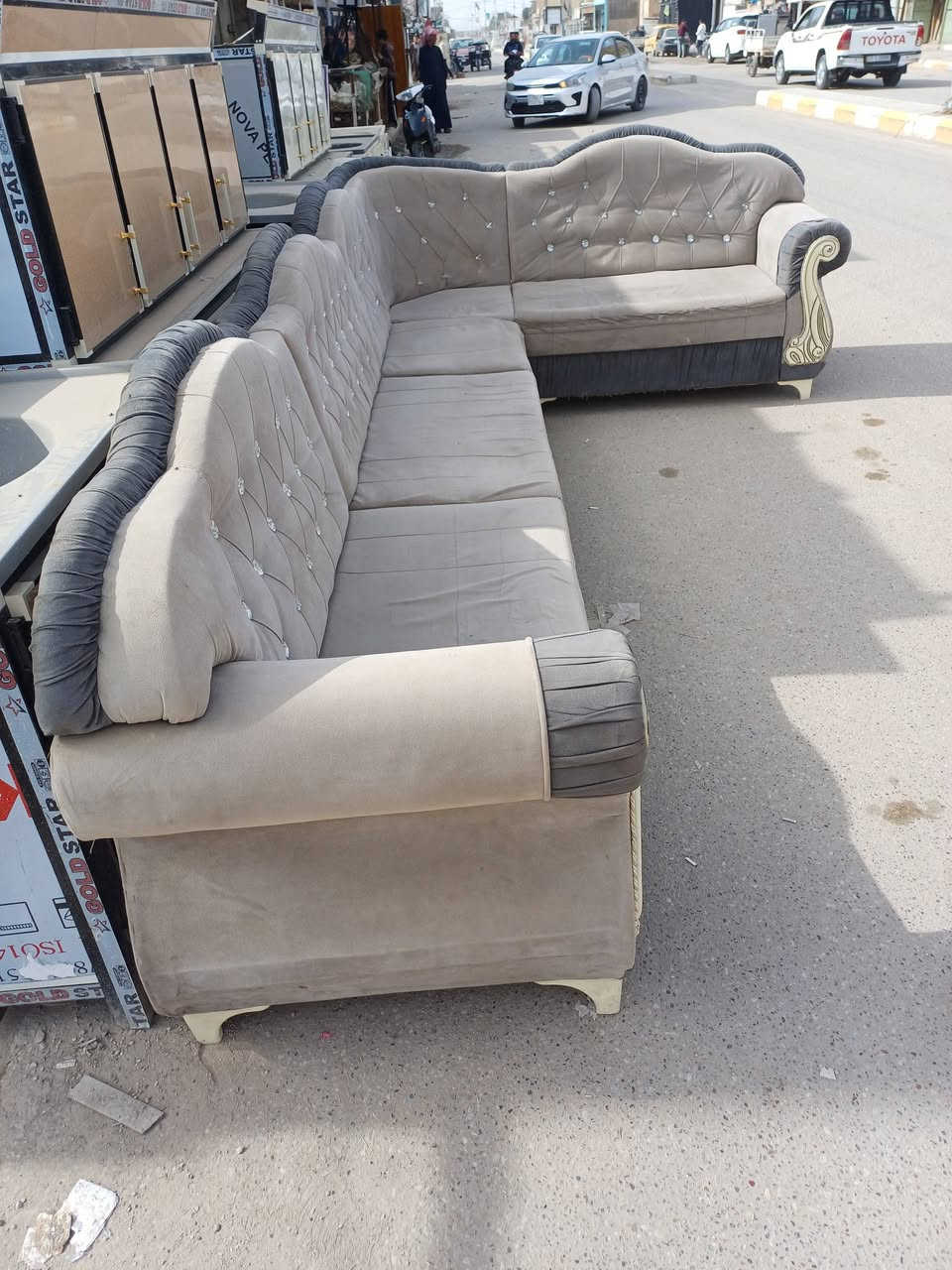 ديوان. 5 قطع 10 نفر سعر 200 الف
***********
يوجد خدمت توصيل
