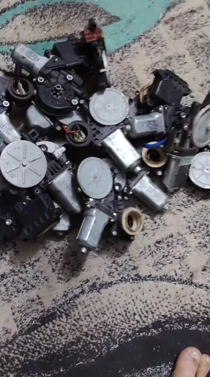 اللهم صلّ على محمد وآل محمد 
توصيل لجميع المحافظات 
واتساب ***********
ورشة الصادق لتصليح مكائن جام واقفال السيارات العنوان الديوانية حولي الخصيمة
