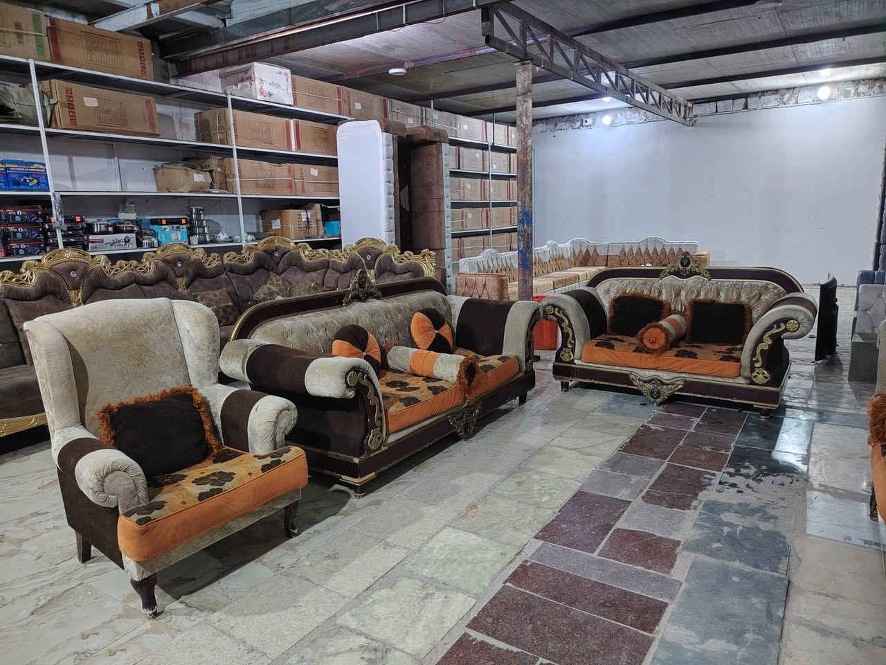 تخم قنفات تسكام ملكي جدا قوي  نظيف وجاهز  يتكون 
من 5 قطع 10 نفرات مع سيت كوشات السعر 200 مع مجال 
المكان نجف حي العسكري كبل شارع السبسيس قرب السوق المحضر للستفسار *********** واتساب
