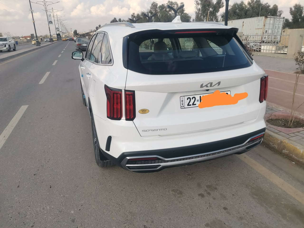 سورنتو موديل ٢٣ ستة سلندر رقم اربيل فول عدا البانورما اربع كامرات محيطية كشنات جلد حار بارد وبقية المواصفات معروفة ما حاجة اذكرها ماشية ٣٩ الف.
*********** / *********** @
