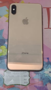 ايفون xs max(حسب ما اظن لان نفس الحجم و لون) الذاكرة ما اعرف شكد. مقفو...