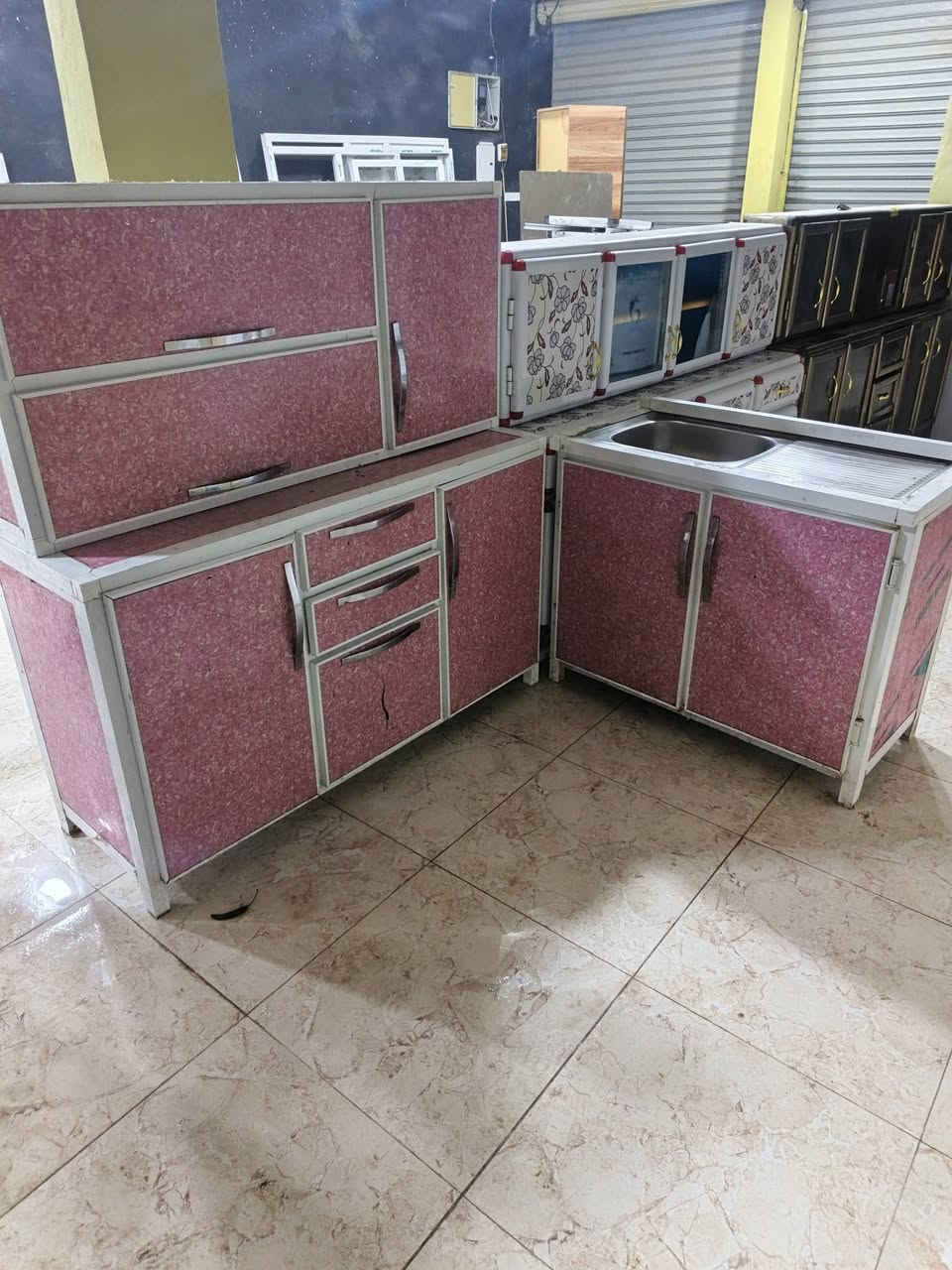 للبيع مستخدم
كاونتر 3 قطع مترين 
السنك متر 10 الاتصال
العنوان جمعية الامام مقابل مستوصف الزهراء للاتصال ‏‪***********‬‏
