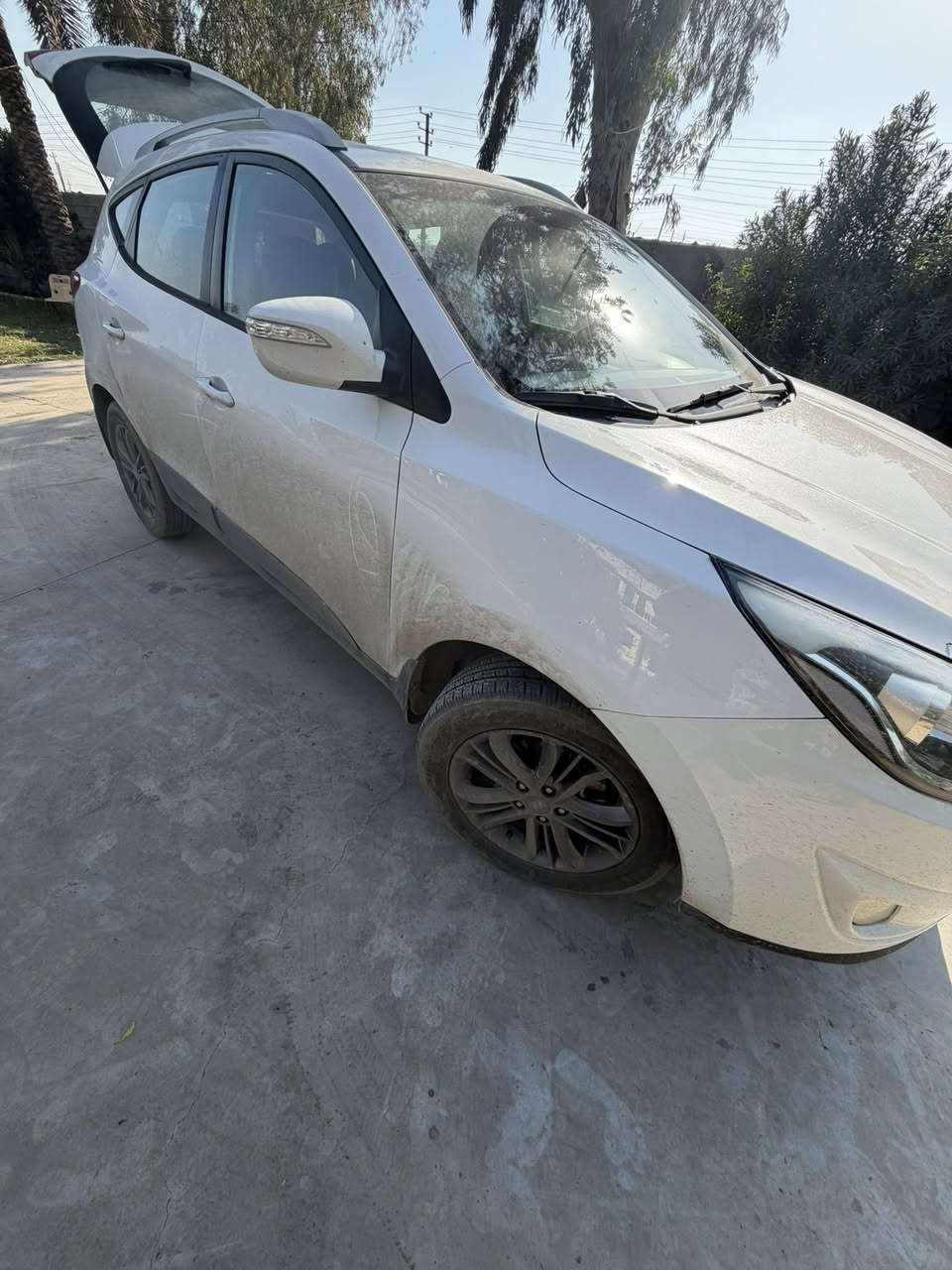 ⸻

🚗 Hyundai Tucson 2015 خليجي للبيع

🔹 الموديل: 2015
🔹 الموقع: بغداد / المدائن
🔹 الحالة: جيدة جداً

📌 التفاصيل:
• صبغ: جاملغ خلفي + جزء بسيط من الباب
• تحويل مباشر
• المكينة: كفالة ✔️
• الكير: كفالة ✔️
• الشاصي: كفالة ✔️
• الدواخل: كفالة ✔️

💰 السعر: 14,200 دولار
📉 قابل للتفاوض (بيه مجال)

📞 للاستفسار: ***********
