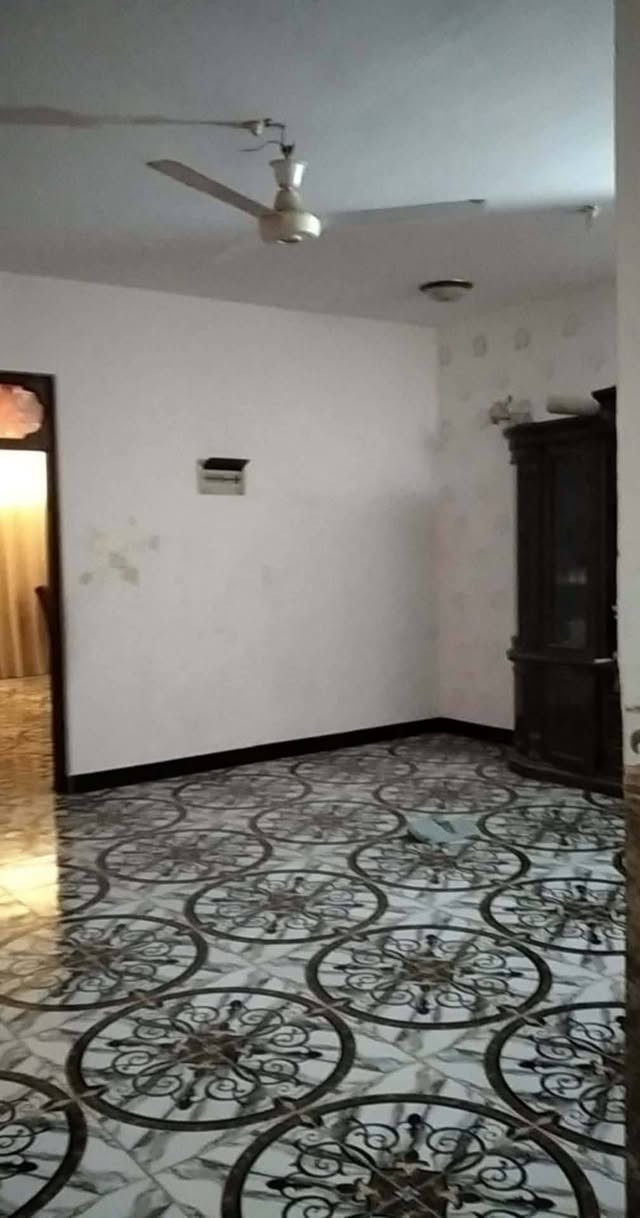 بيت للبيع شارع 80 طريق شريفه الجديد زراعي سند25 المساحه 150طابقين فوك 3غرف نوم وهول وصحيات والطابق الارضي غرفه نوم ومطبخ واستقبال وهول وصحيات اي استفسار الاتصال ***********
