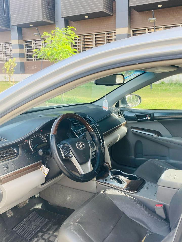 السلام عليكم
تويوتا كامري 2012 
  السعر 150$ 
خليجي SE  فول مواصفات 
بدون سلايت
تحكمات كهربائي 
صفر ضرر بس بي شبر واحد عل بارد من يم باب الخلفي  
قطرة صبغ  مابي
محرك 2400
كوبون بانزين 
سنوية باسمي 
رقمها اربيل جاهزه مجهزه شغل واطلع  فول نضافه كلين 
شراي تفضل خاص اتصال واتس اب ***********
