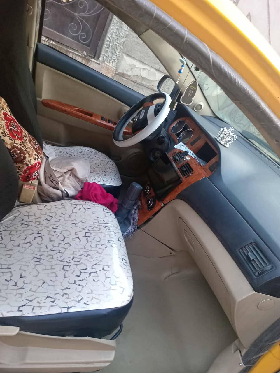 السلام عليكم كريت ويل موديل ٢٠١١
رقم بغداد مشروع وطني لحد ٢٨ محرك يارس شرط كير عادي شرط تحويل والوكالة 
سياره بيها تصفيات جاملغ امامي طرف سايق مبدل بدون دواخل تبريد شغال تدفئة شغاله صدر امامي خلفي جديد تخم تاير جواها نقابه صفر …  غرفتها جديده 

بطاقه بانزين ممقدم لها  السعر ٤٦ورقه وبيها مجال قليل حيل 

مكان سياره كركوك 
رقم تلفون ☎️ 

***********
